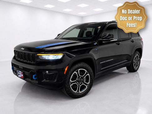 Used 2023 Jeep Grand Cherokee Trailhawk w/ Advanced Protech Group II AWD/4WD image 2