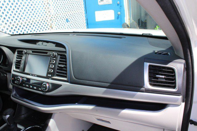 Used 2016 Toyota Highlander XLE FWD image 11