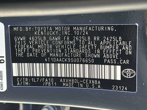Used 2025 Toyota Camry LE FWD image 23