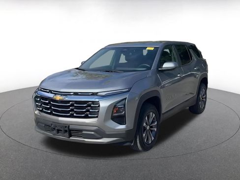 Used 2025 Chevrolet Equinox LT image 4