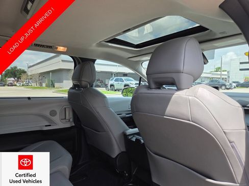Certified 2025 Toyota Sienna XLE FWD image 16