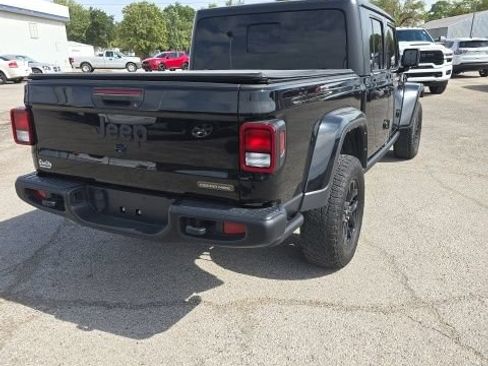 Used 2023 Jeep Gladiator Sport AWD/4WD image 3
