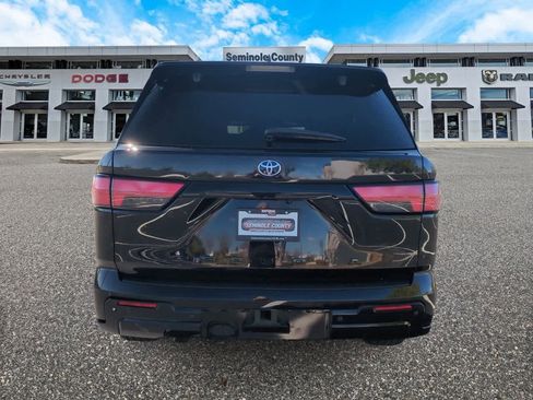 Used 2023 Toyota Sequoia Platinum image 7