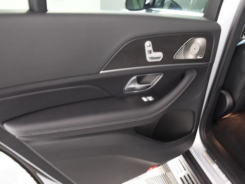 Used 2024 Mercedes-Benz GLS 450 4MATIC image 25