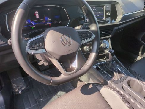 Used 2023 Volkswagen Jetta SE w/ Panoramic Sunroof Package FWD image 9