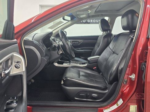 Used 2013 Nissan Altima 3.5 SL w/ Technology Pkg FWD image 11