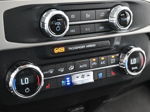 Used 2022 Ford F250 Lariat w/ Lariat Ultimate Package AWD/4WD image 19