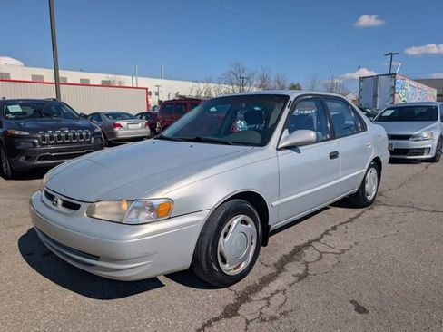 Used 2000 Toyota Corolla image 3