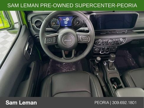 Used 2025 Jeep Gladiator Sport AWD/4WD image 21