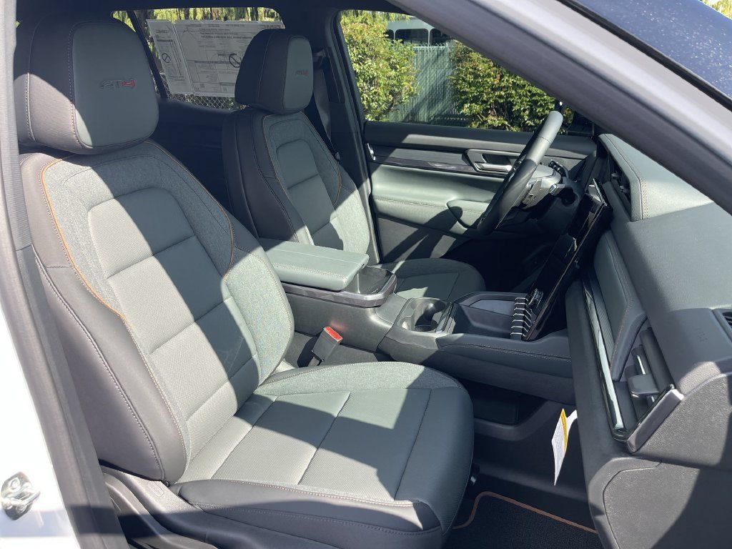 New 2027 GMC Terrain AT4 w/ Technology Package II AWD/4WD image 27
