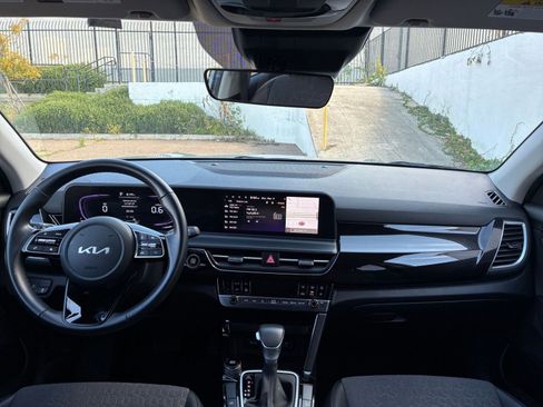 Used 2025 Kia Seltos S image 34