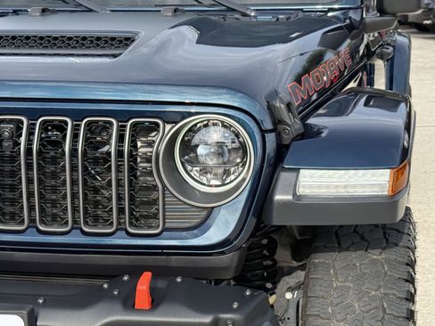 Used 2025 Jeep Gladiator Mojave image 11