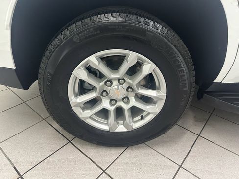 Used 2025 Chevrolet Tahoe LT AWD/4WD image 16