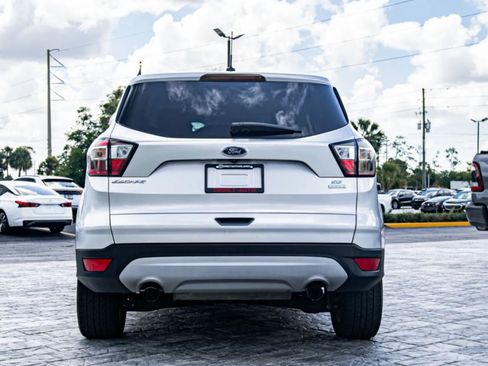 Used 2017 Ford Escape SE FWD image 6