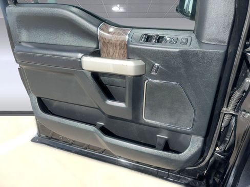 Used 2018 Ford F250 Lariat image 21