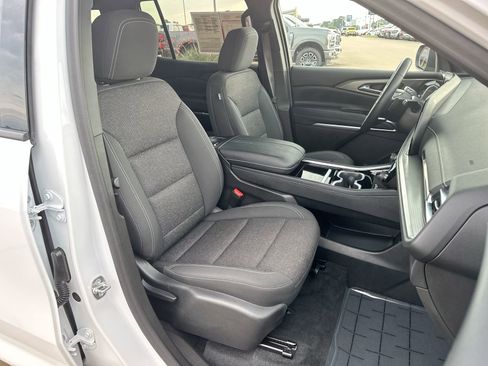 Used 2024 Chevrolet Traverse LT image 25