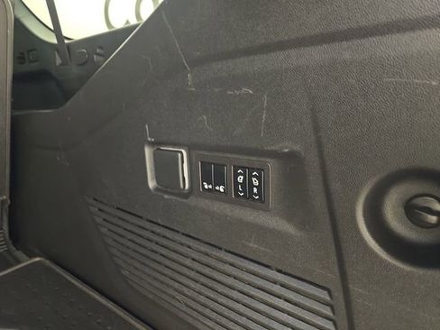 Used 2023 Chevrolet Suburban High Country AWD/4WD image 19