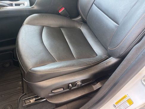 Used 2021 Chevrolet Equinox Premier w/ Redline Edition image 7