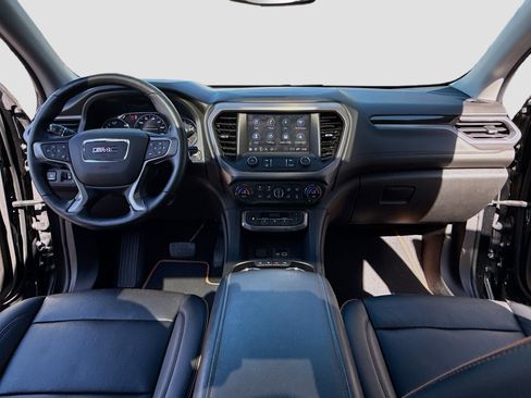 Used 2022 GMC Acadia AT4 w/ Technology Package AWD/4WD image 3