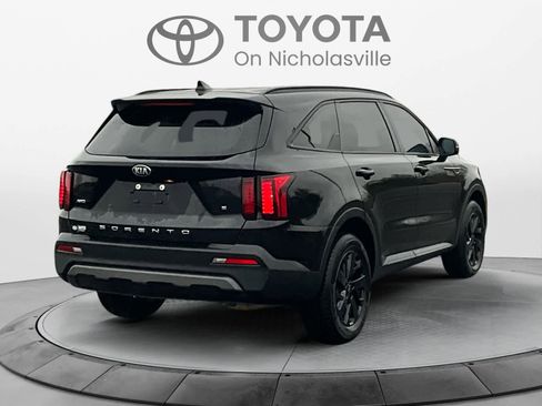 Used 2021 Kia Sorento S image 6