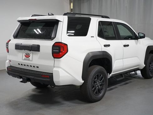 New 2026 Toyota 4Runner SR5 AWD/4WD image 8