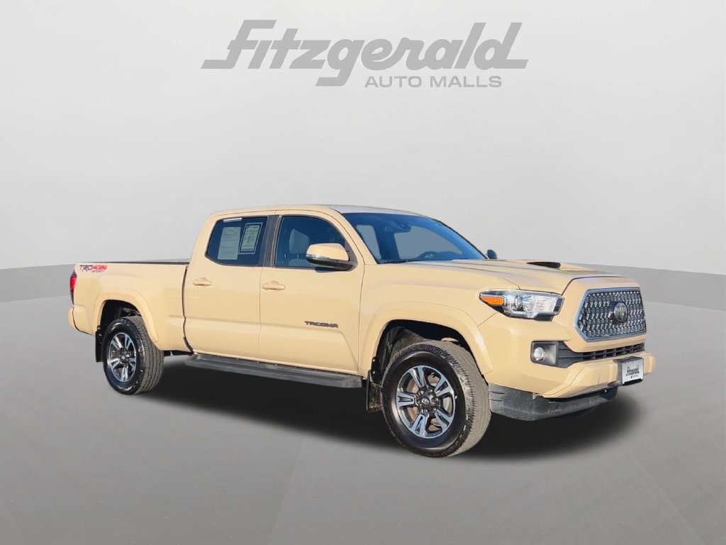 Used 2019 Toyota Tacoma TRD Sport AWD/4WD image 2