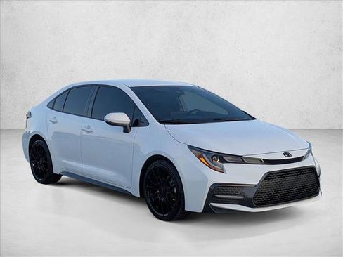 Used 2022 Toyota Corolla SE FWD image 3