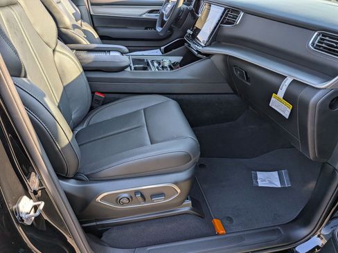 New 2026 Jeep Grand Wagoneer L Limited AWD/4WD image 34