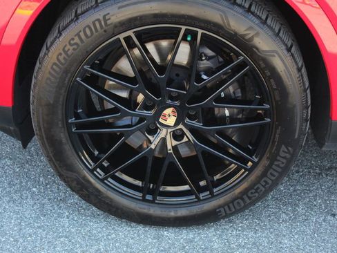 Certified 2025 Porsche Cayenne Coupe AWD/4WD image 15