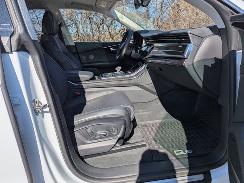 Used 2024 Audi Q8 Prestige image 29