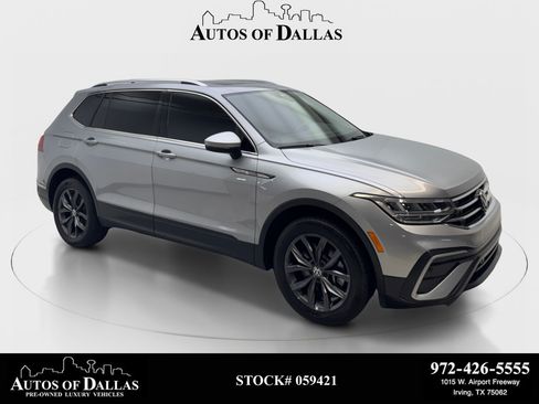 Used 2023 Volkswagen Tiguan SE w/ Panoramic Sunroof Package FWD image 1