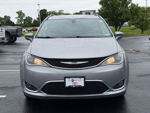 Used 2017 Chrysler Pacifica Touring-L Plus FWD image 9