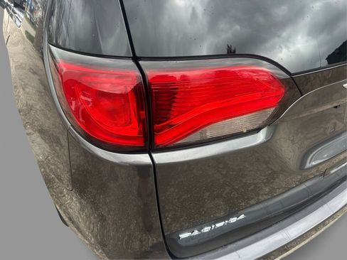 Used 2017 Chrysler Pacifica Touring Plus w/ Tire & Wheel Group image 21