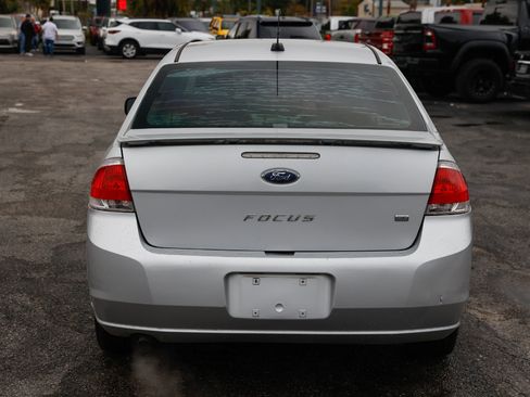 Used 2010 Ford Focus SE image 9