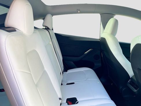 Used 2025 Tesla Model Y Long Range AWD/4WD image 25