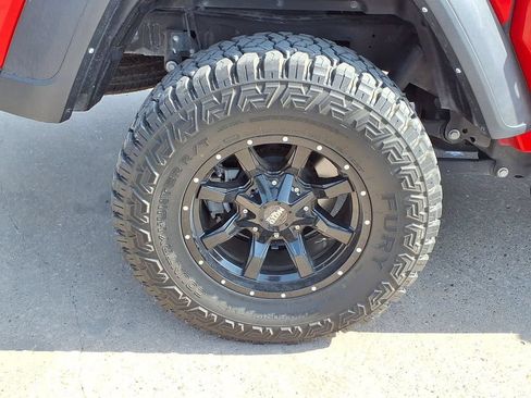 Used 2023 Jeep Gladiator Sport AWD/4WD image 10