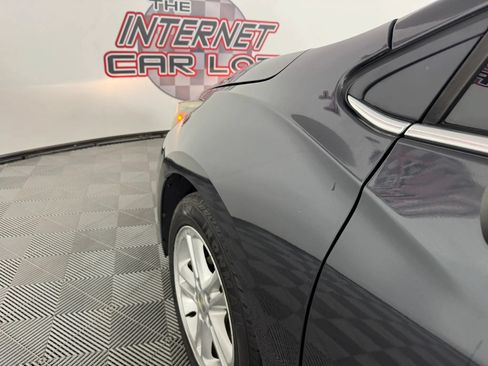 Used 2017 Chevrolet Cruze LT FWD image 21
