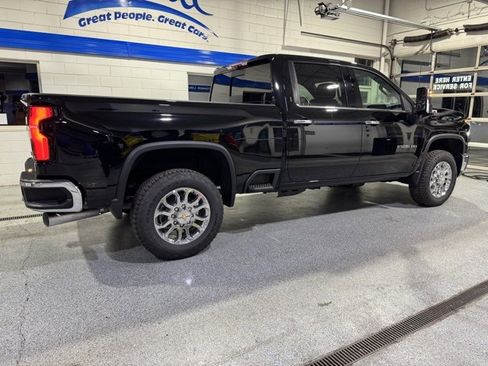 Used 2025 Chevrolet Silverado 2500 LTZ w/ LTZ Premium Package image 11