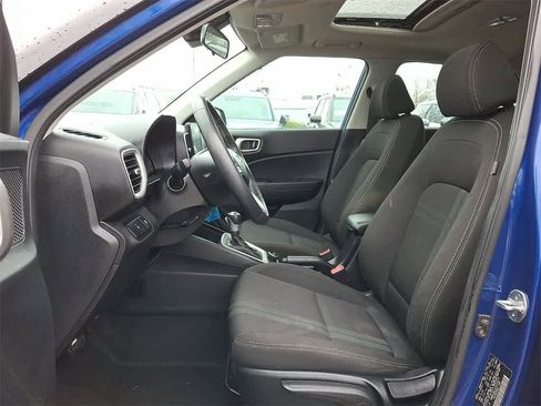 Used 2023 Hyundai Venue SEL image 13