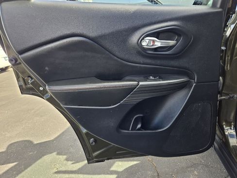 Used 2017 Jeep Cherokee 75th Anniversary image 13