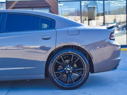 Used 2018 Dodge Charger SXT w/ Blacktop Package image 28
