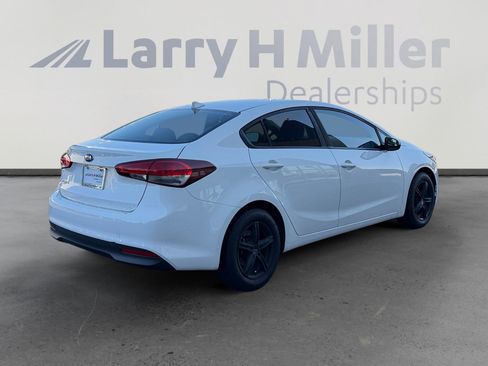 Used 2017 Kia Forte LX FWD image 5