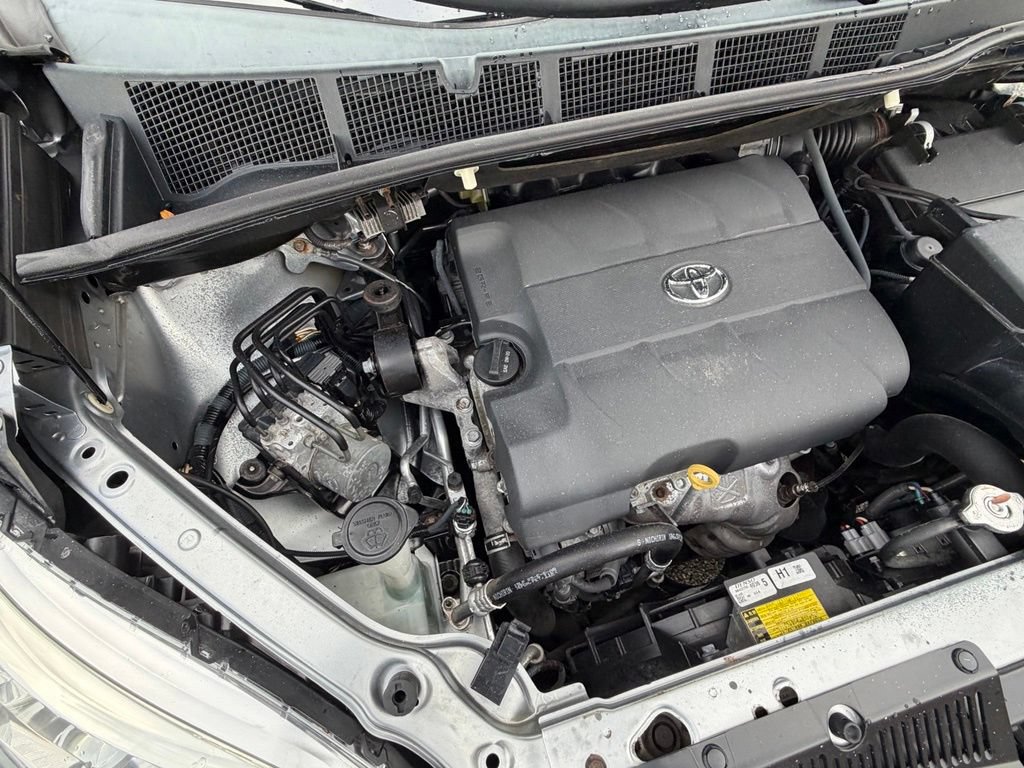 Used 2015 Toyota Sienna LE FWD image 40