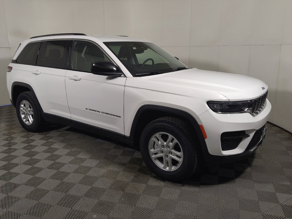 Used 2023 Jeep Grand Cherokee Laredo w/ Luxury Tech Group I AWD/4WD image 13