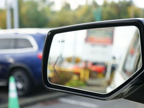 Used 2015 GMC Yukon XL Denali w/ Touring Package image 27