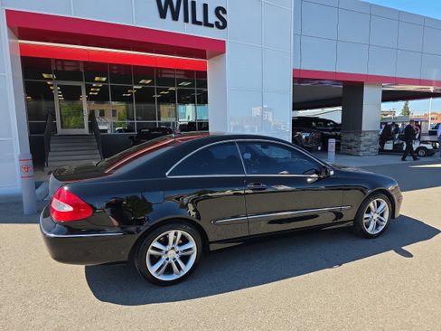 Used 2009 Mercedes-Benz CLK 350 Coupe image 4