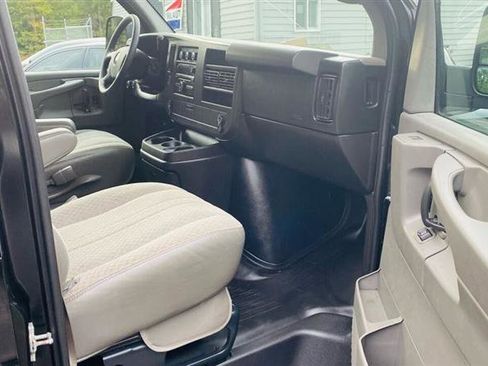 Used 2010 Chevrolet Express 1500 image 17