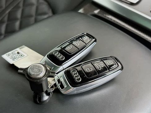 Used 2021 Audi SQ7 Premium Plus w/ Executive Package image 22