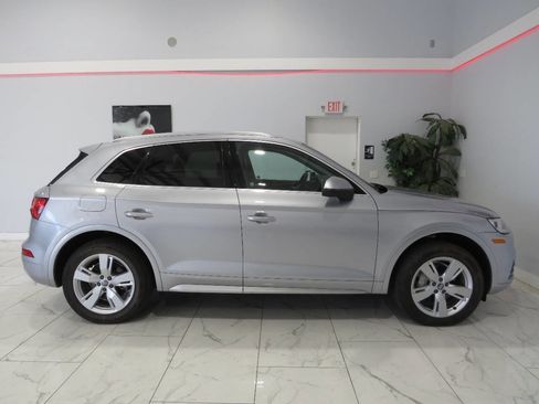 Used 2018 Audi Q5 2.0T Premium Plus w/ Premium Plus Package AWD/4WD image 2