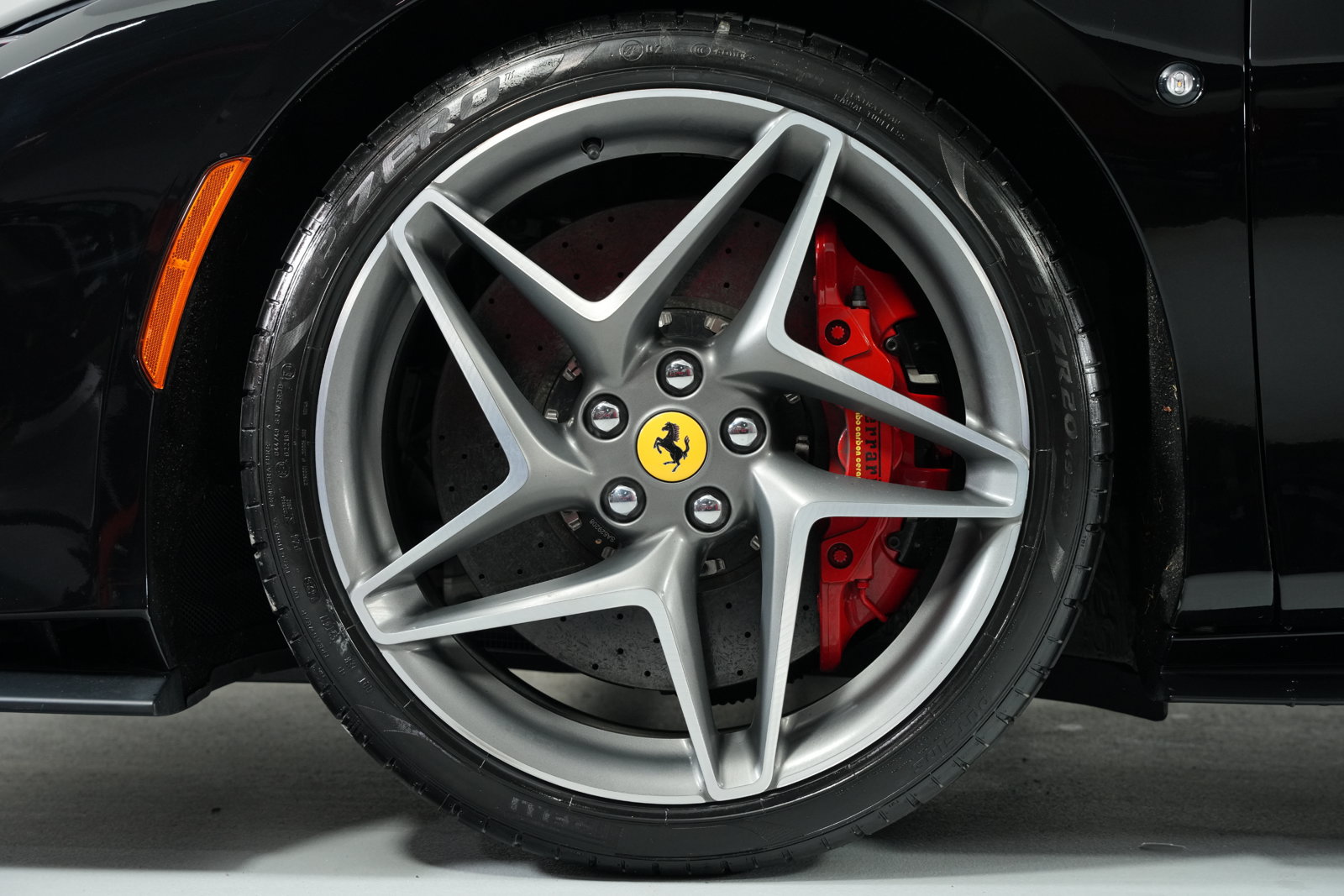 Used 2022 Ferrari F8 Spider RWD image 9